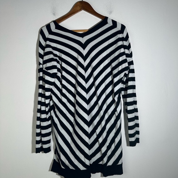 Lane Bryant Black and White Striped Women's Top - Picture 3 of 3